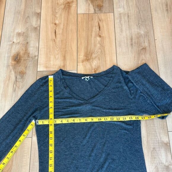 Zenana Outfitters Women's Everyday V-Neck Long Sleeve Lightweight Tee Gray Large - Picture 4 of 10